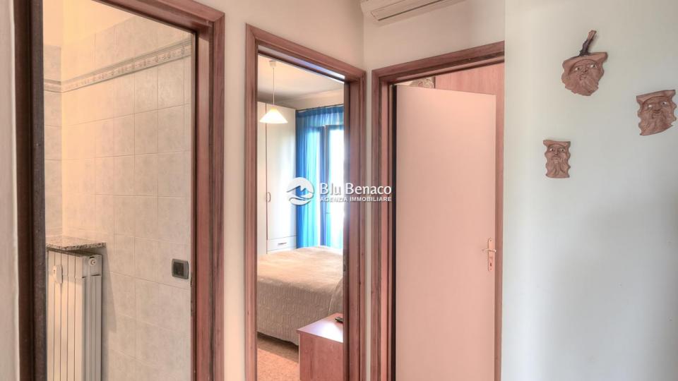 Lakefront three-room apartment for salein Maderno