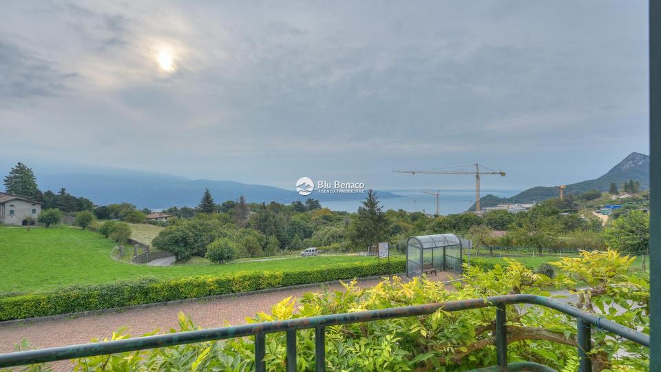 Villa mit herrlichem Seeblick in Liano