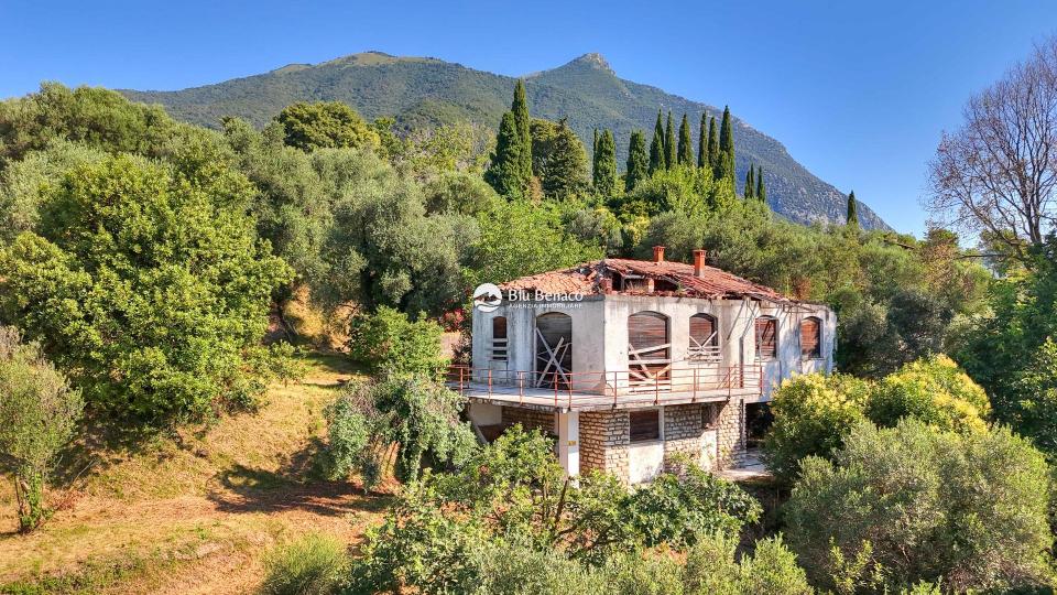 Proprietà indipendente con stupenda vista lago