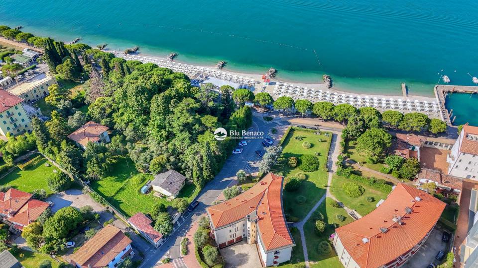 Trilocale fronte lago in vendita a Maderno