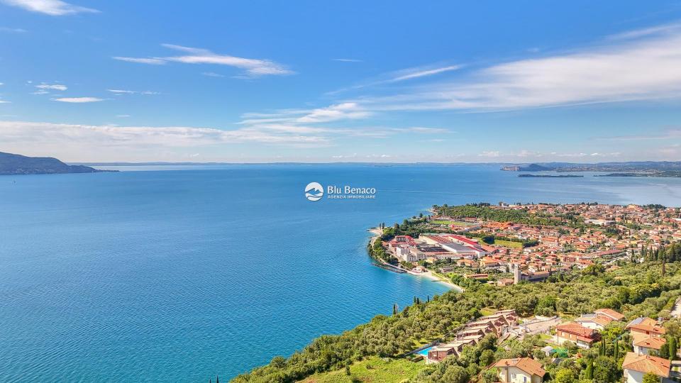 Villa with panoramic view in Toscolano