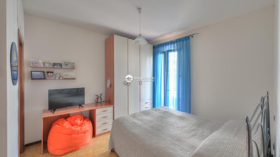 Lakefront three-room apartment for salein Maderno