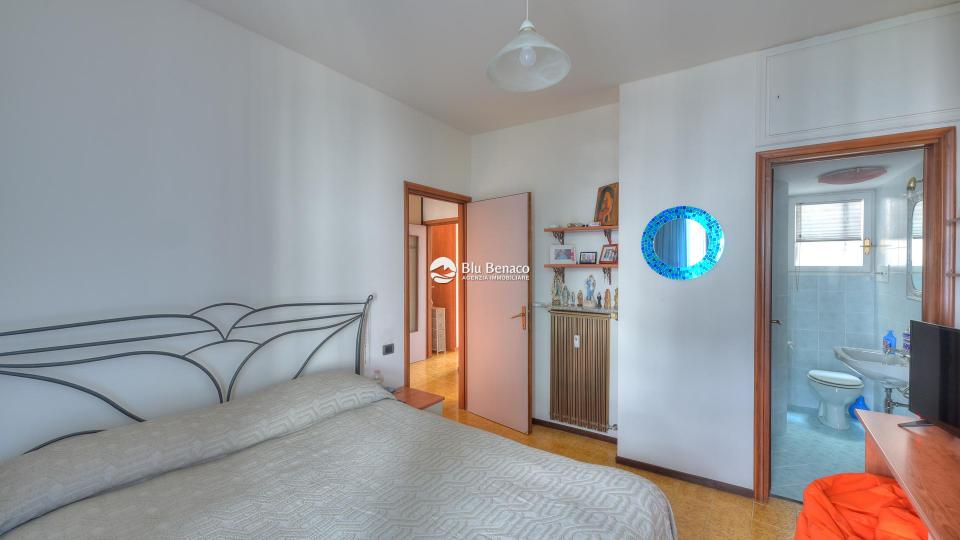 Lakefront three-room apartment for salein Maderno