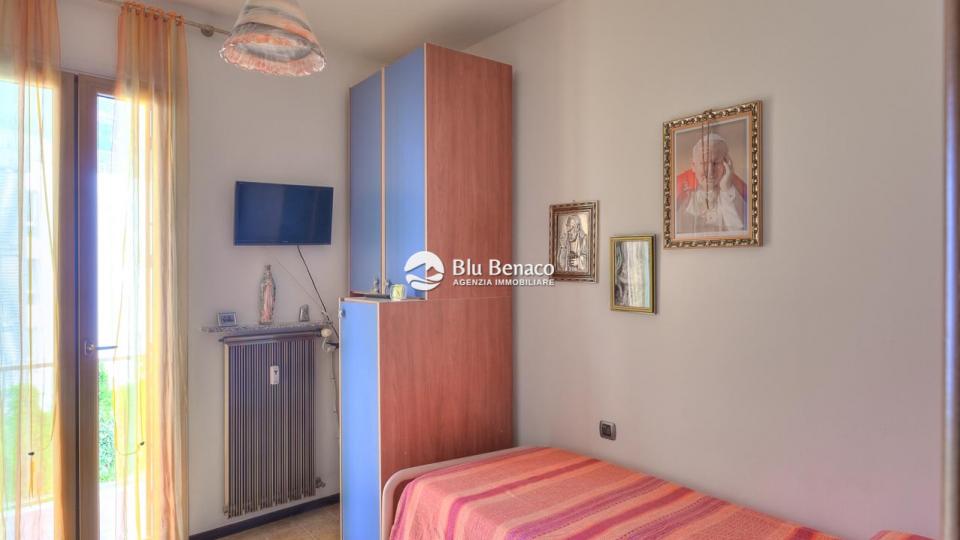 Lakefront three-room apartment for salein Maderno