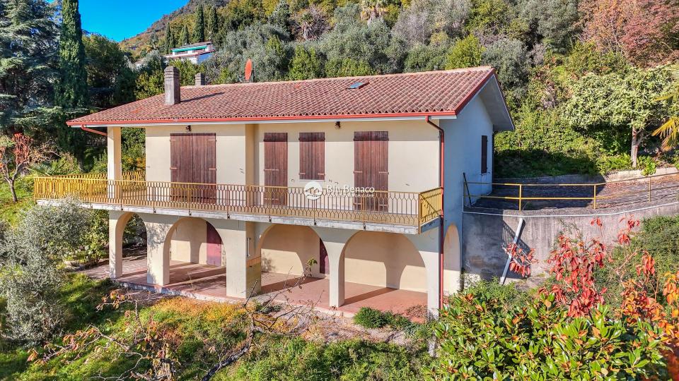 Detached villa for sale in Cabiana