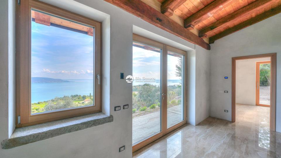 Unmissable property for sale in Toscolano