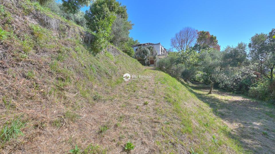 Proprietà indipendente con stupenda vista lago