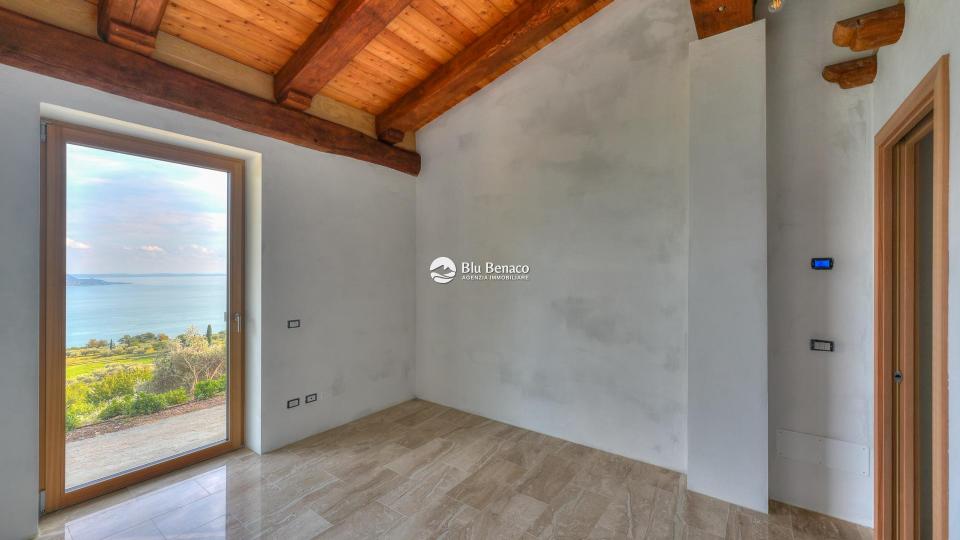 Unmissable property for sale in Toscolano