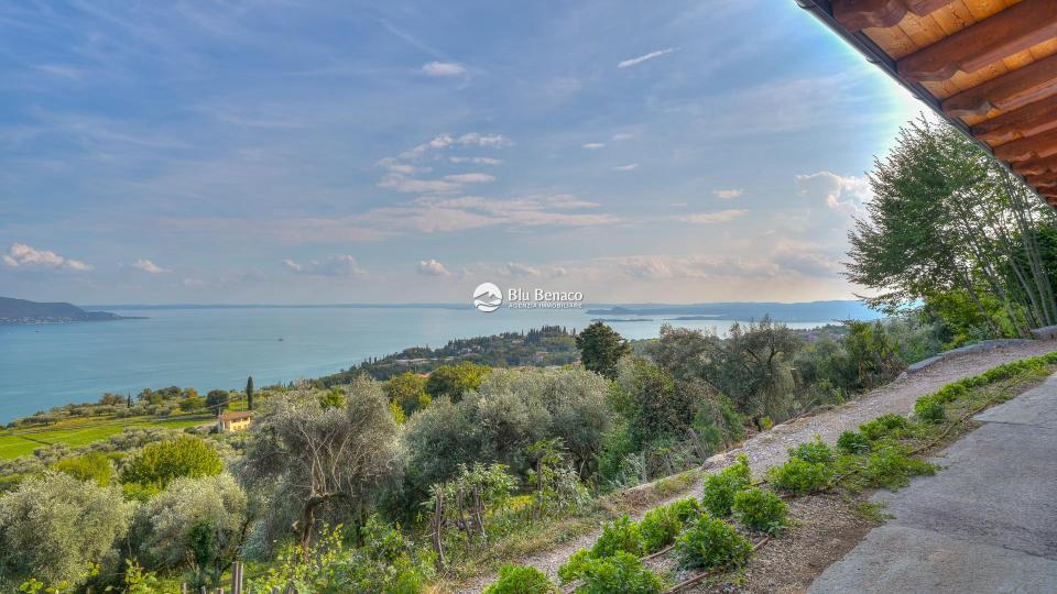 Unmissable property for sale in Toscolano