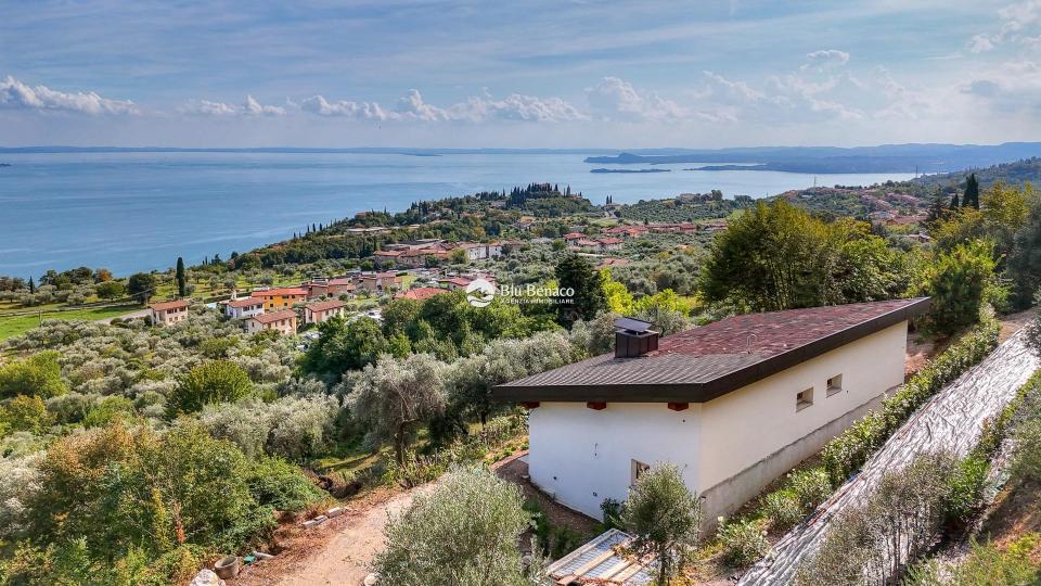 Unmissable property for sale in Toscolano