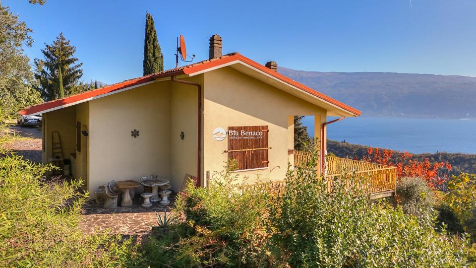 Detached villa for sale in Cabiana