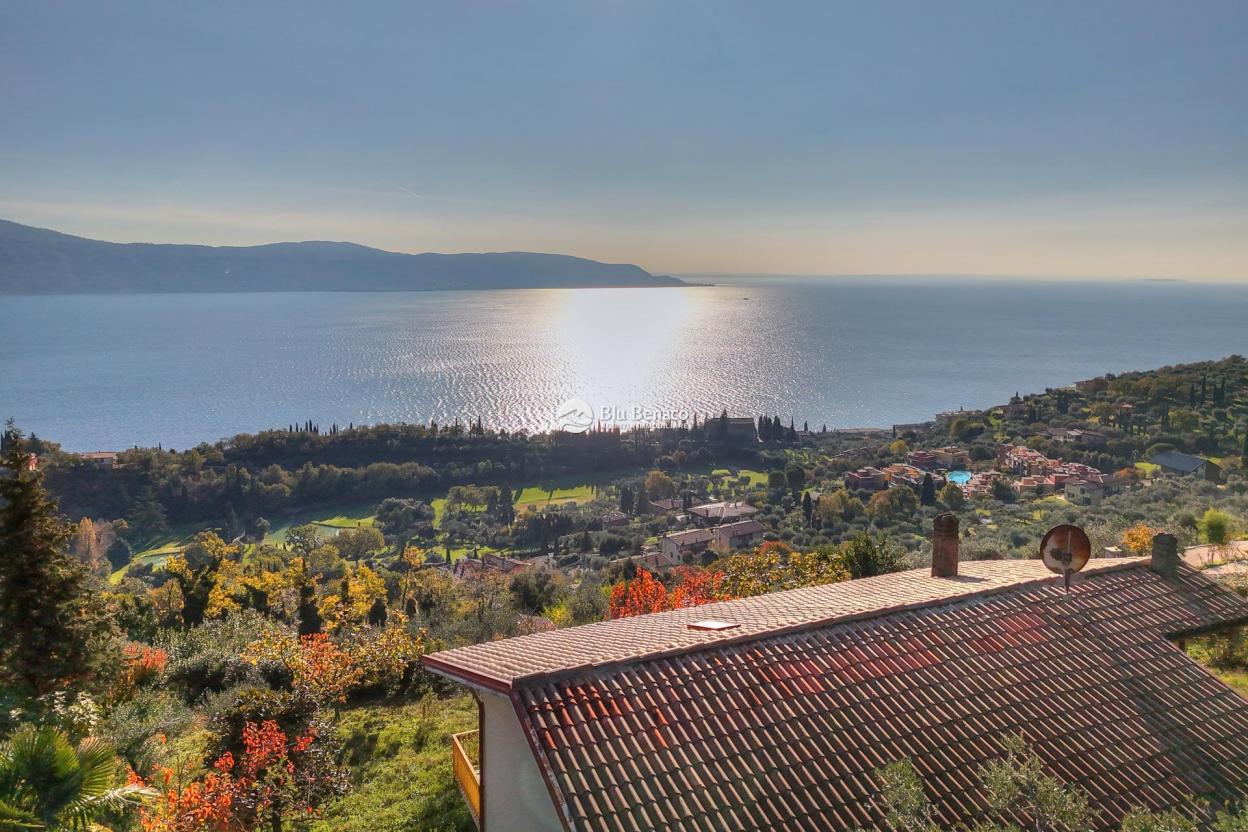 Detached villa for sale in Cabiana