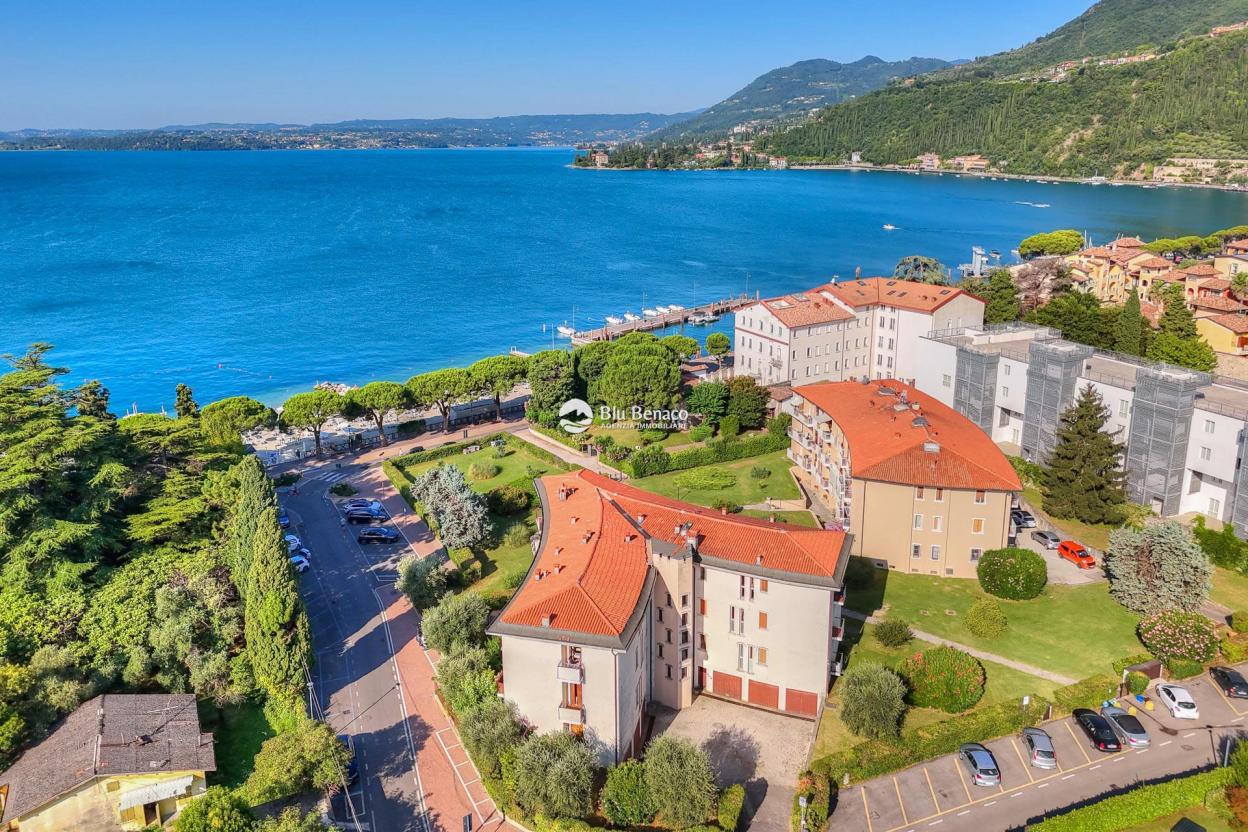 Trilocale fronte lago in vendita a Maderno