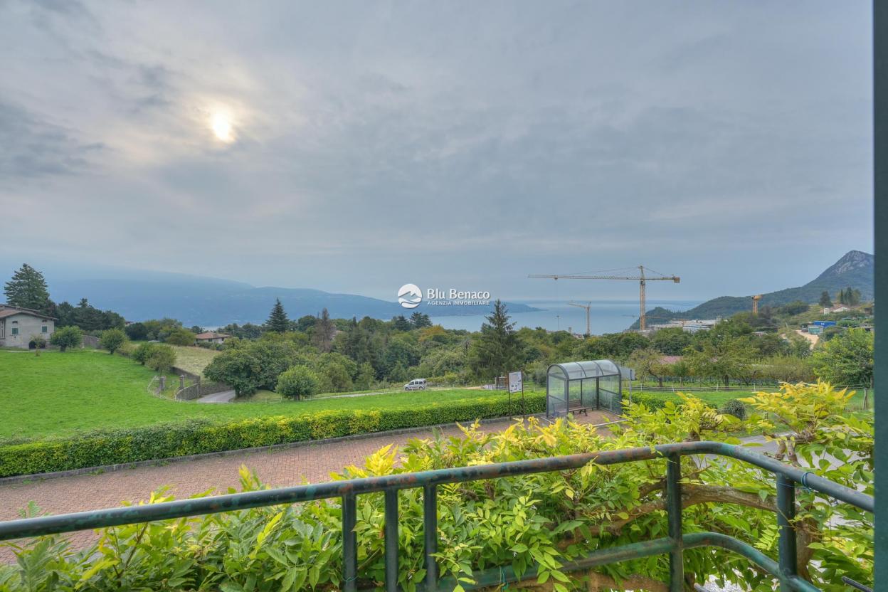 Villa mit herrlichem Seeblick in Liano