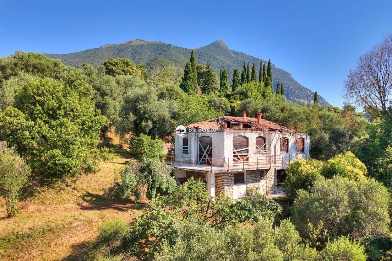 Proprietà indipendente con stupenda vista lago