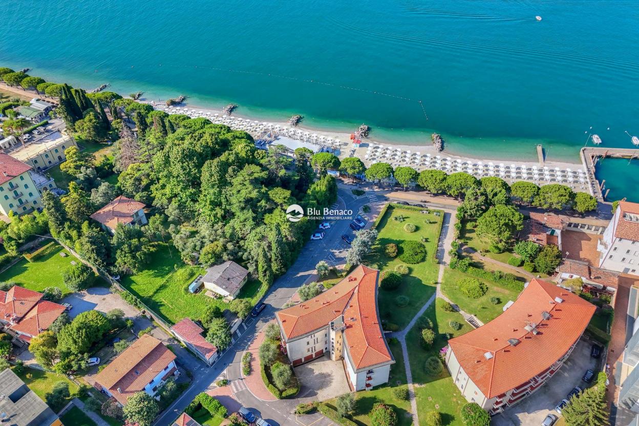 Trilocale fronte lago in vendita a Maderno