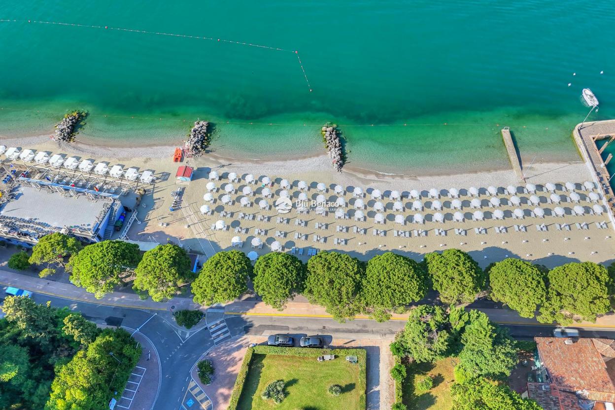 Trilocale fronte lago in vendita a Maderno