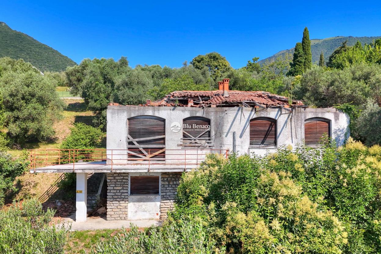 Proprietà indipendente con stupenda vista lago