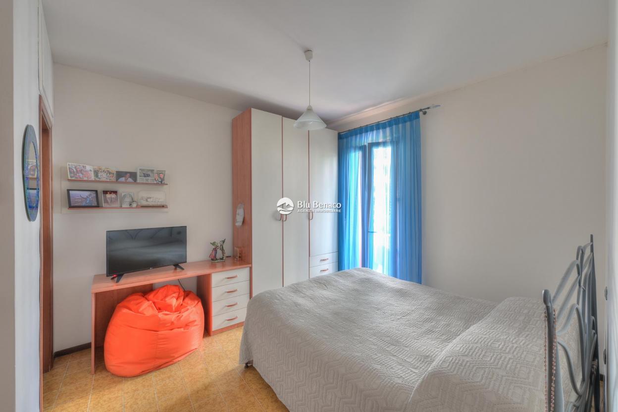 Lakefront three-room apartment for salein Maderno