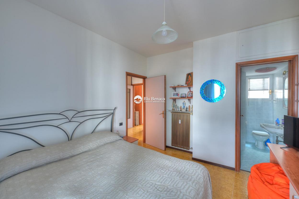 Lakefront three-room apartment for salein Maderno