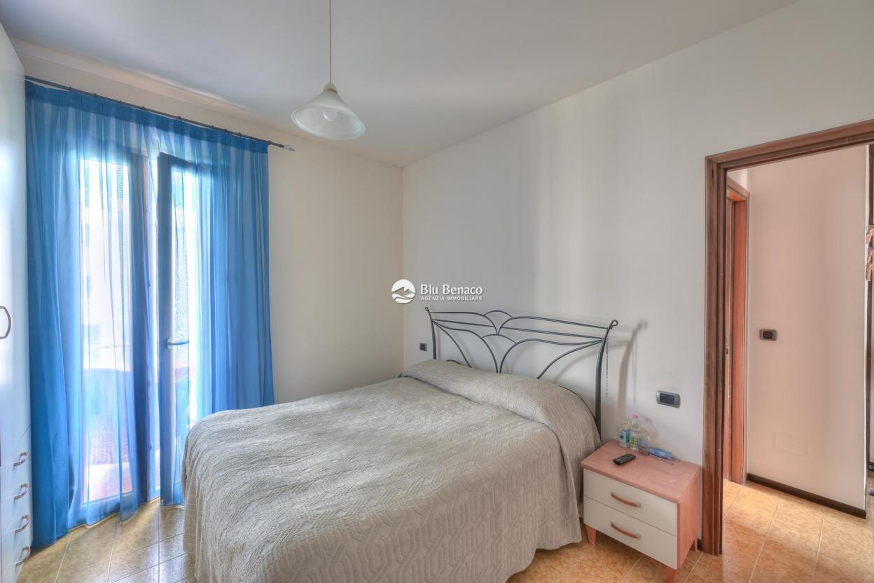 Lakefront three-room apartment for salein Maderno