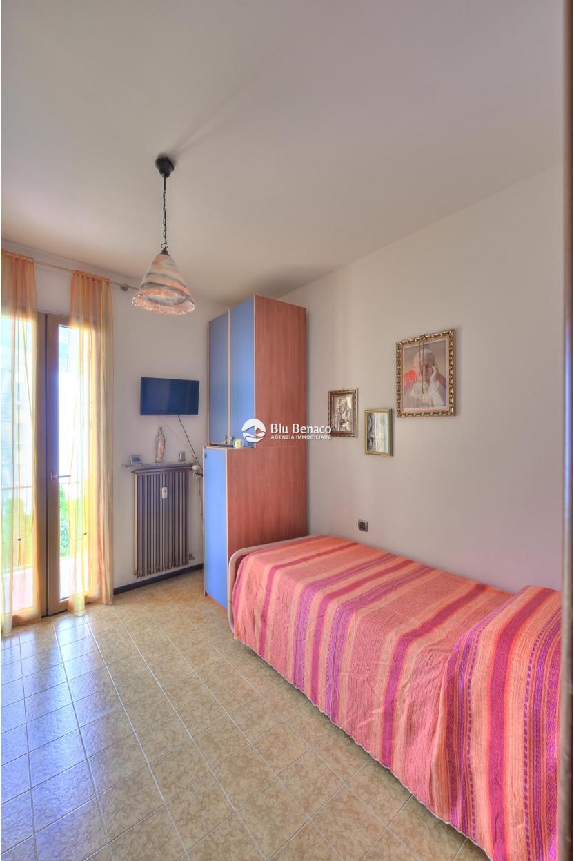 Lakefront three-room apartment for salein Maderno