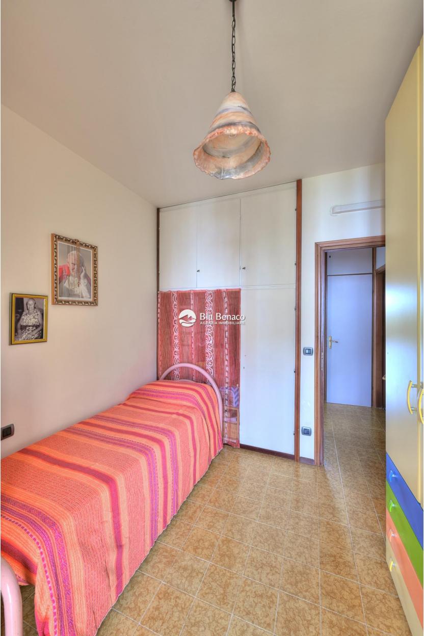 Lakefront three-room apartment for salein Maderno