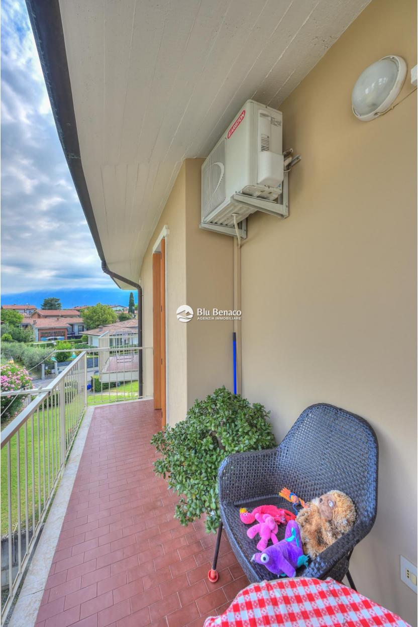 Lakefront three-room apartment for salein Maderno