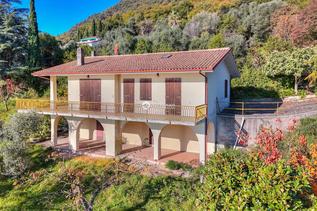 Detached villa for sale in Cabiana