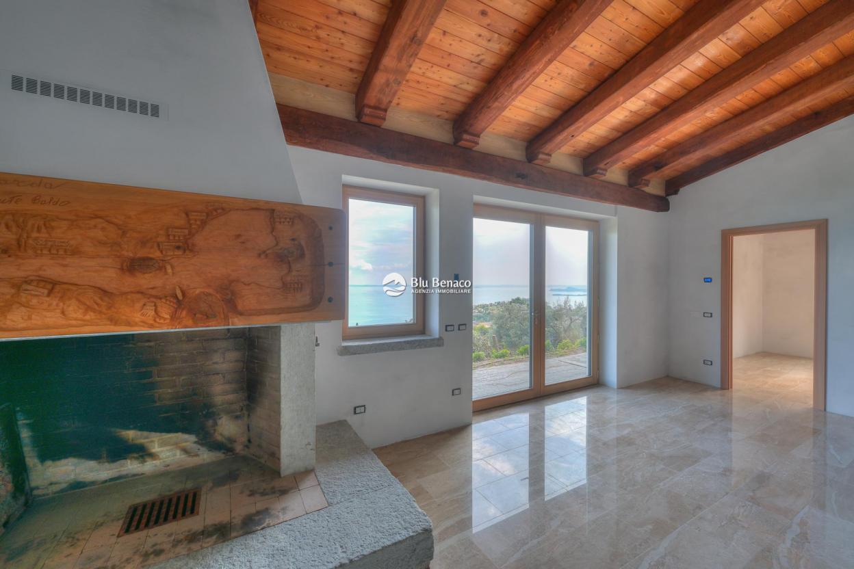 Unmissable property for sale in Toscolano