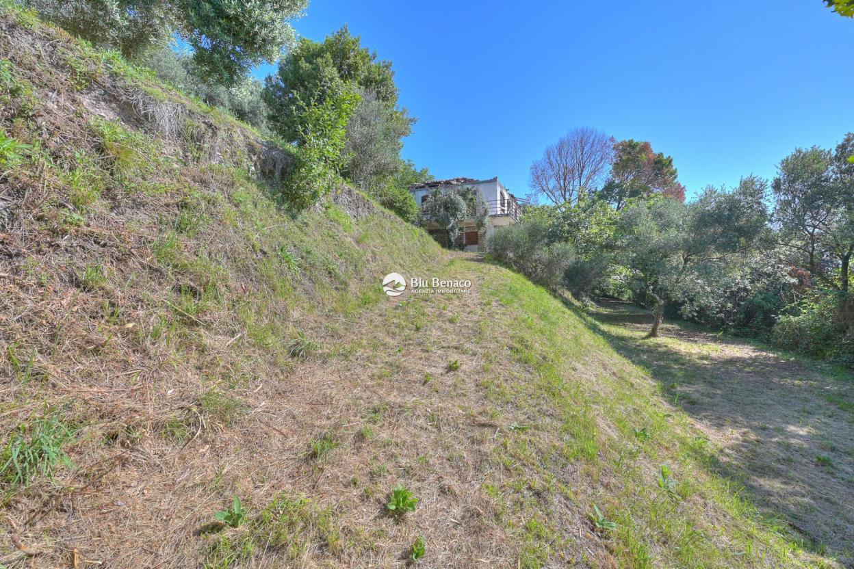 Proprietà indipendente con stupenda vista lago