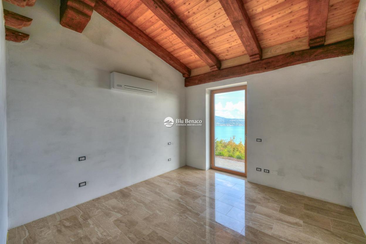 Unmissable property for sale in Toscolano