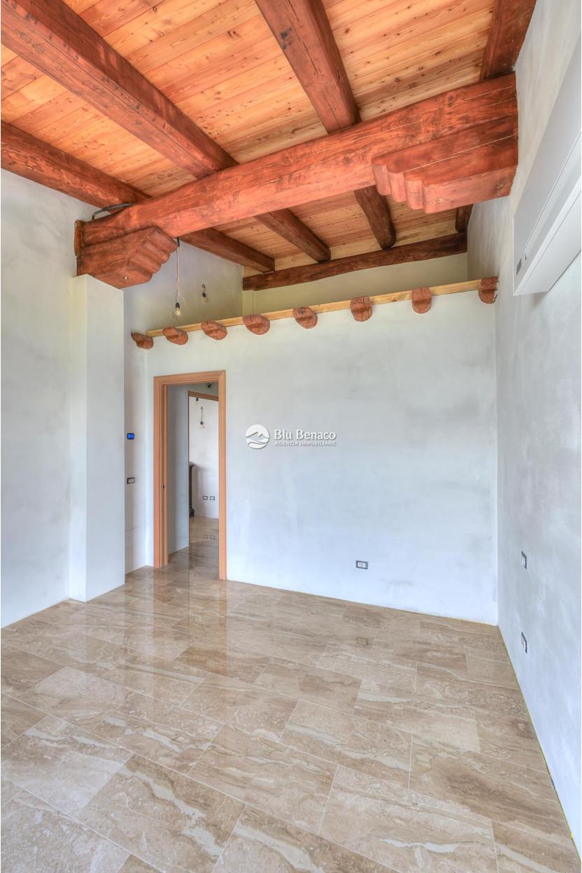 Unmissable property for sale in Toscolano