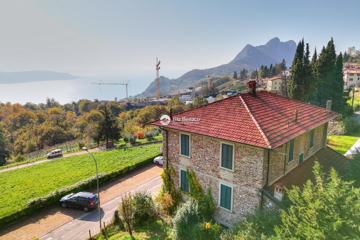 Villa mit herrlichem Seeblick in Liano