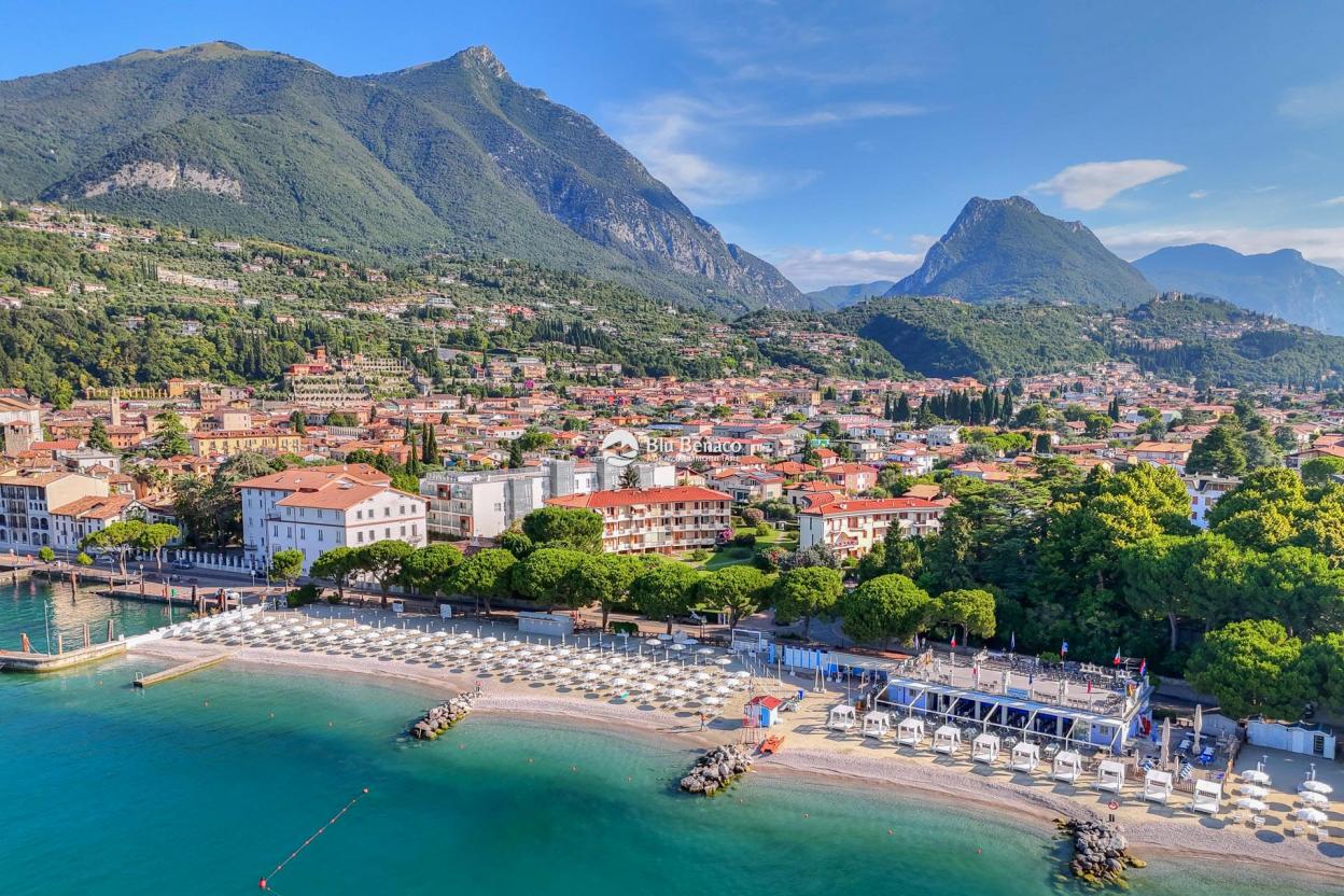 Trilocale fronte lago in vendita a Maderno