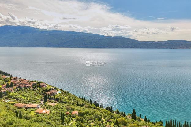 Villa with panoramic view in Toscolano