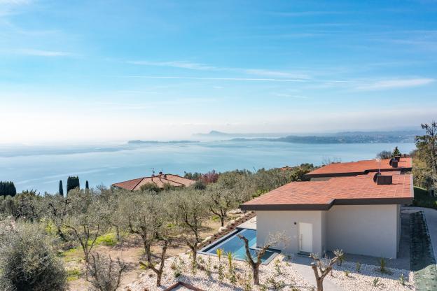 Villa con meravigliosa vista lago a Montemaderno