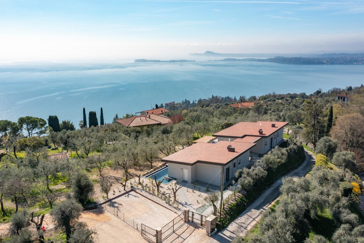 Villa con meravigliosa vista lago a Montemaderno